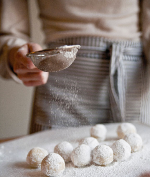 http://pureella.com/amaretto-snowballs-glutenfree-vegan-quick-no-bake-dessert/